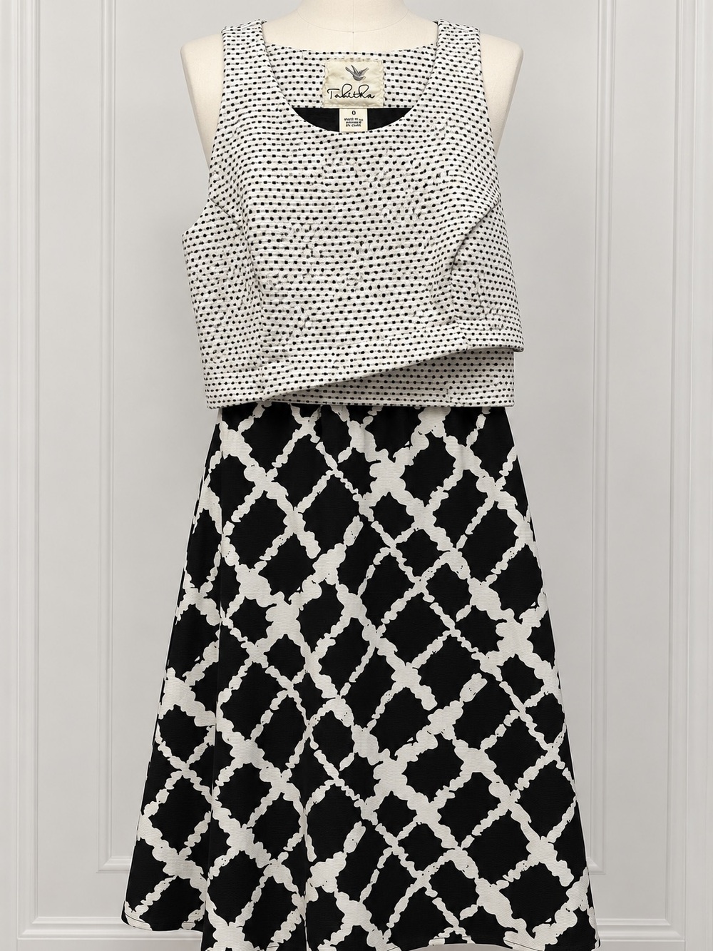 Talitha Black White Geometric Print Fit & Flare Sleeveless Midi Dress Size 0